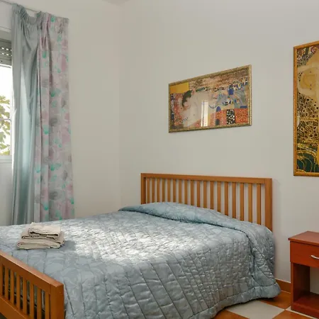 Gorgeous Home In Comiso With Wifi *